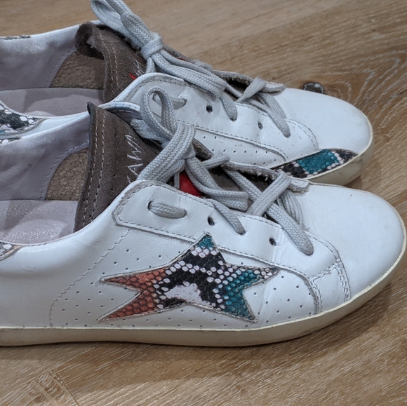 Ishikawa Shoes - Ishikawa distressed snake star red bottoms size 9